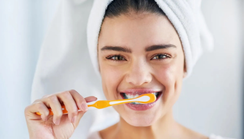 Brushing Before or After Breakfast: Which Order Actually Protects Teeth Better?