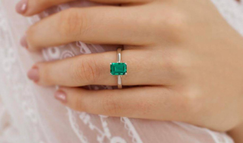 How Lily Arkwright Combines British Heritage with Modern Technology
